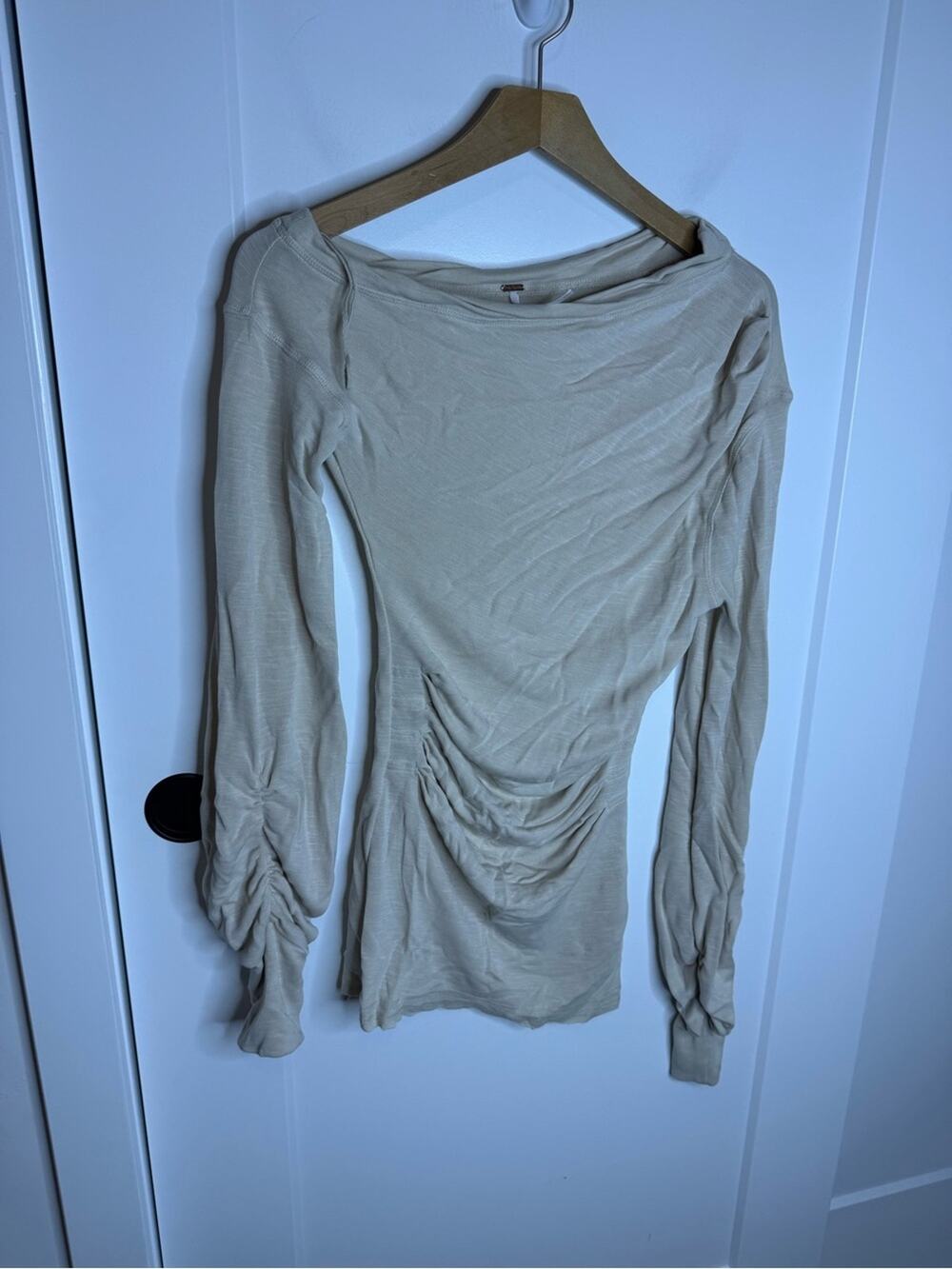 Free People Ruched Lightweight Off The Shoulder Ivory Long Sleeve Top Size XS